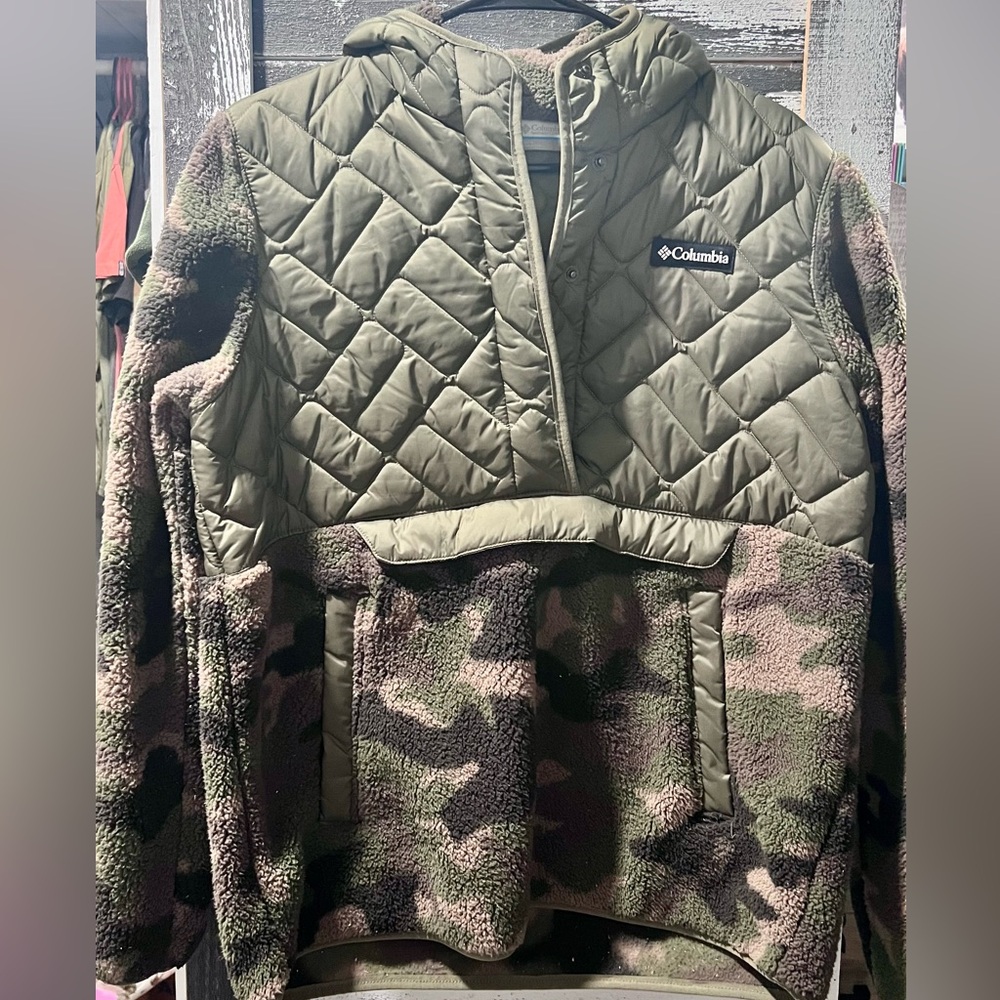 Women’s Columbia Quilted Puffer/Fleece Pullover With Hood!